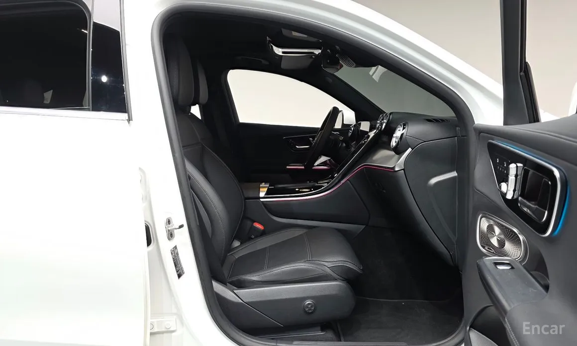 Mercedes-Benz GLC-Class 2023 GLC300 4MATIC Avnatgarde Coupe