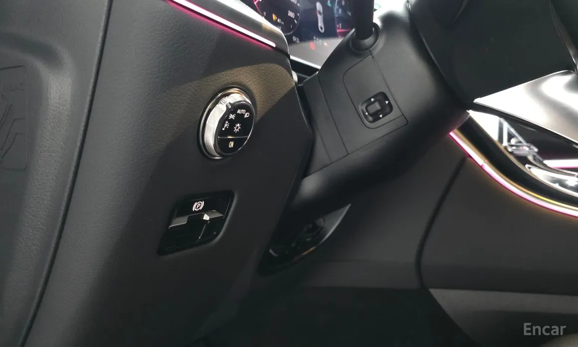 Mercedes-Benz GLC-Class 2023 GLC300 4MATIC Avnatgarde Coupe
