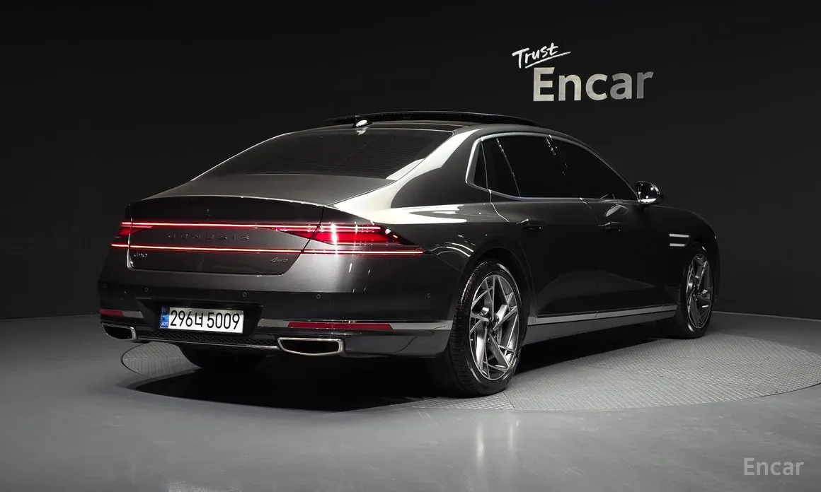 Фото 2 - Genesis G90