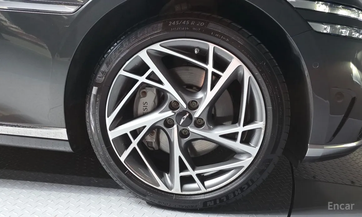 Фото 21 - Genesis G90