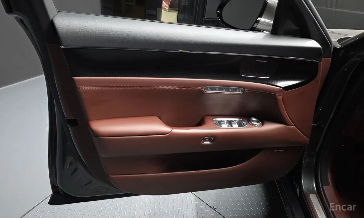 Фото 24 - Genesis G90