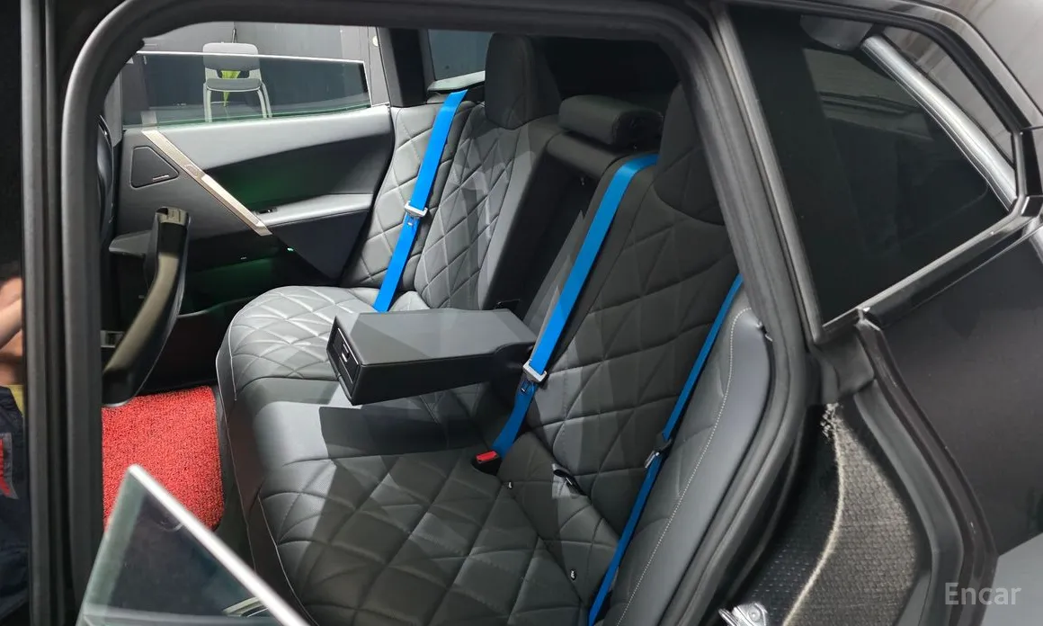 Photo 12 - BMW iX