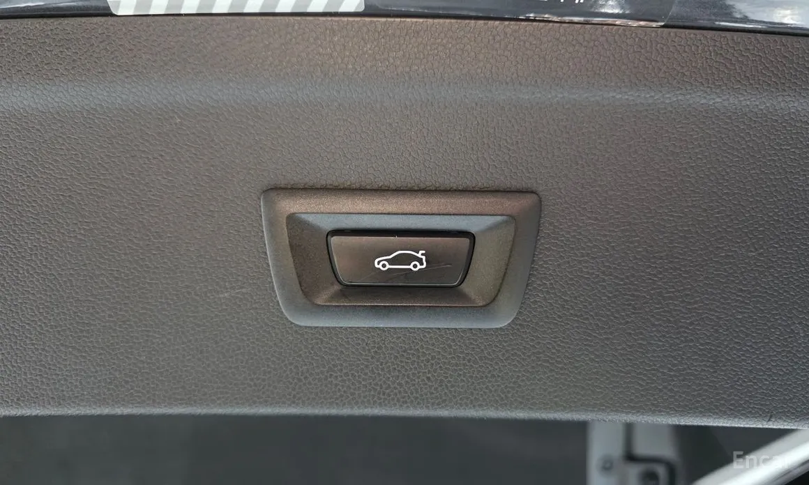 Photo 17 - BMW iX