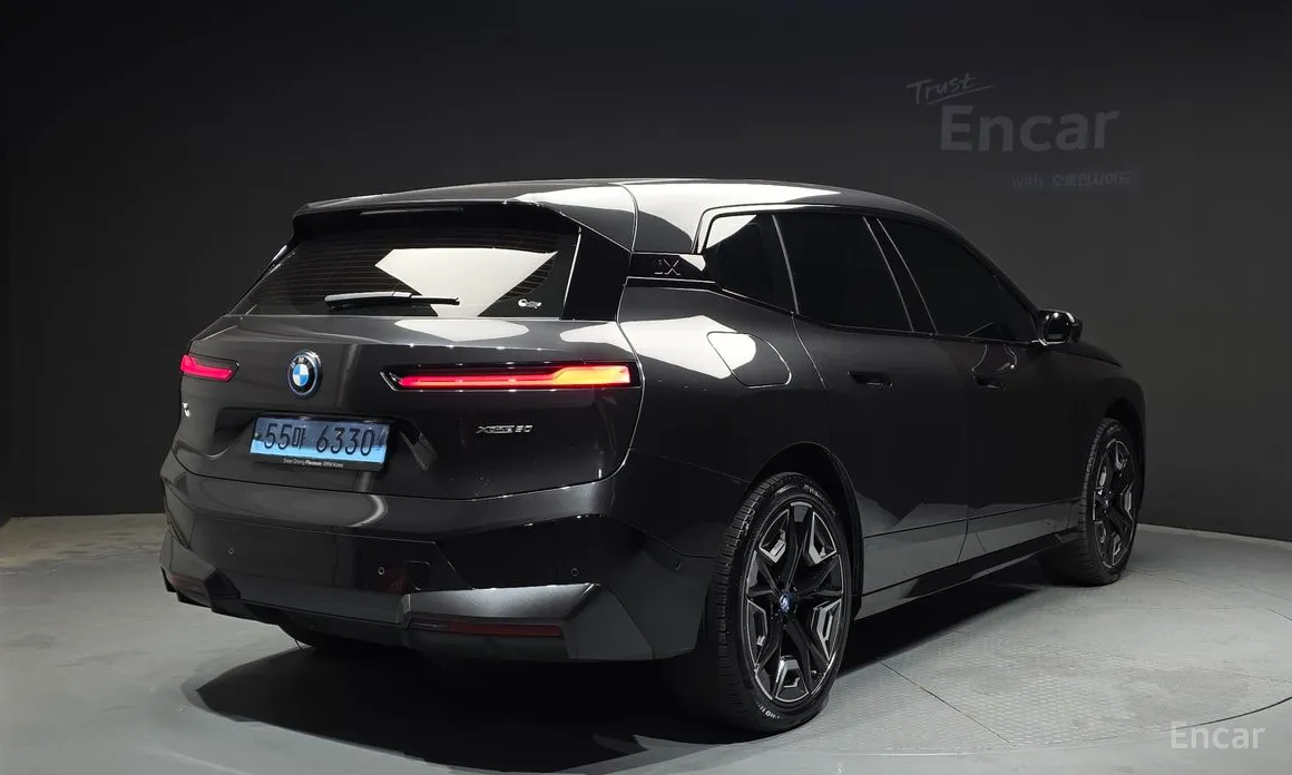 Photo 2 - BMW iX