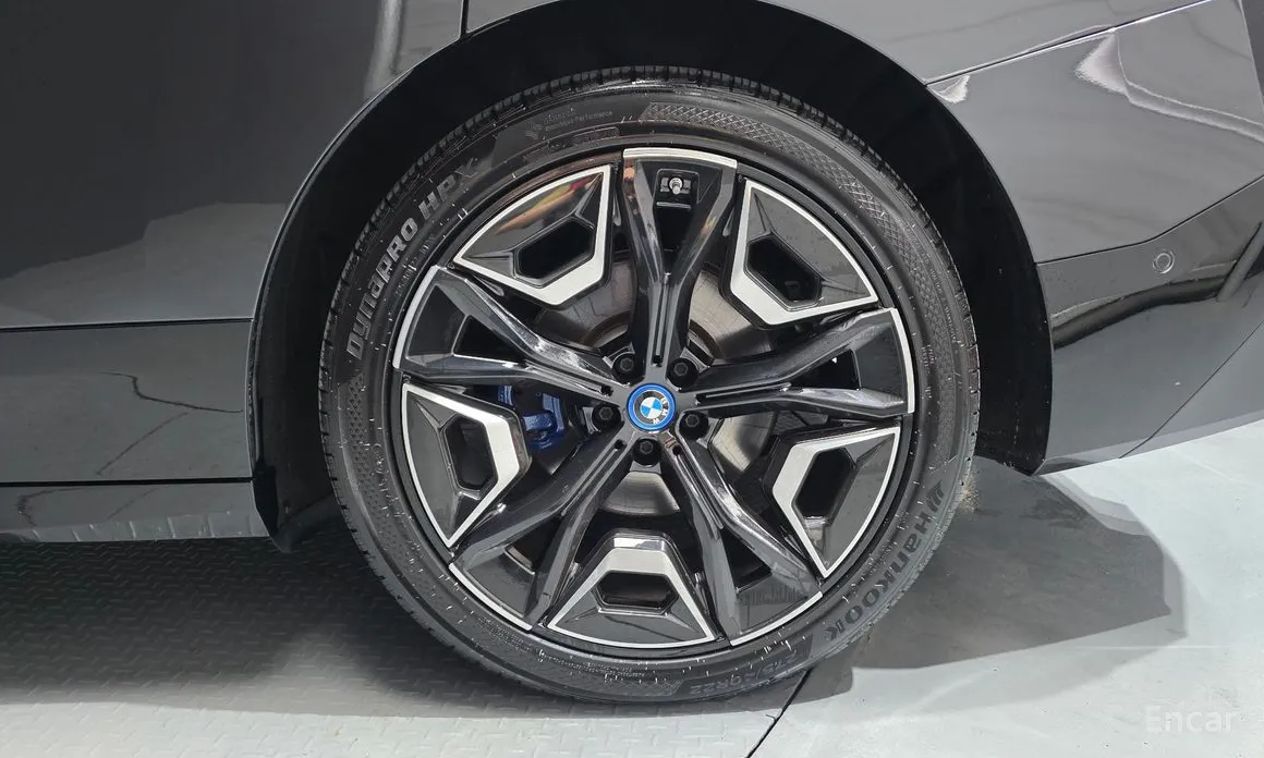 Photo 21 - BMW iX