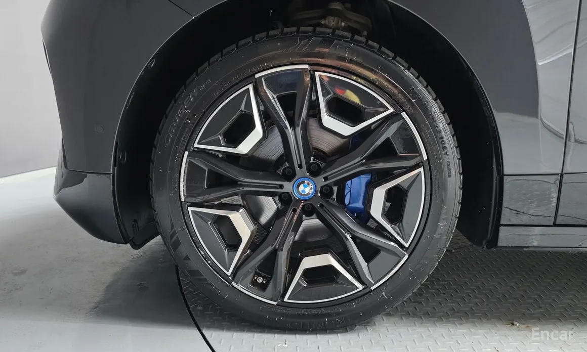 Photo 5 - BMW iX