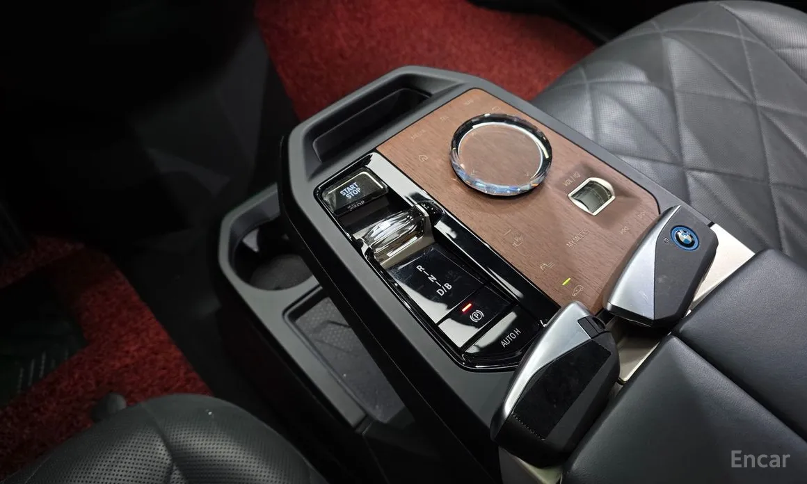 Photo 9 - BMW iX