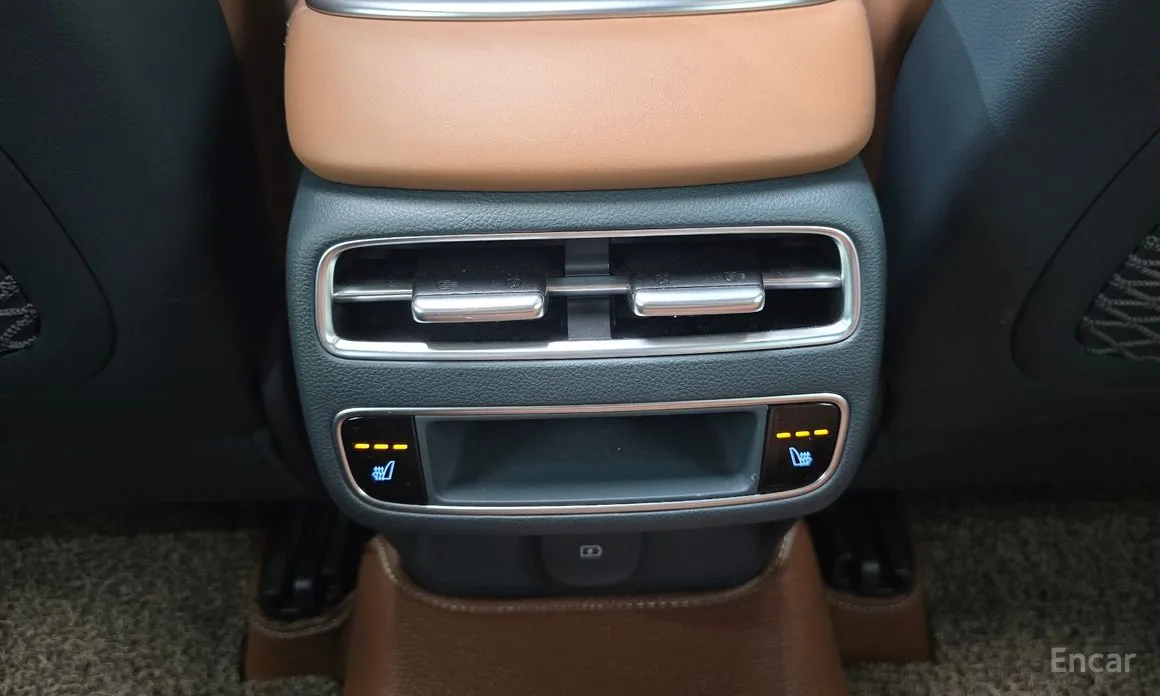 Фото 20 - Genesis GV70
