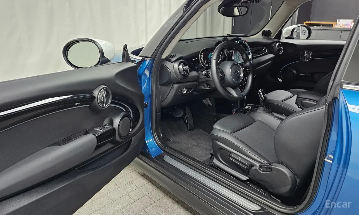 Mini Cooper 2001 Classic Plus Launch Pack