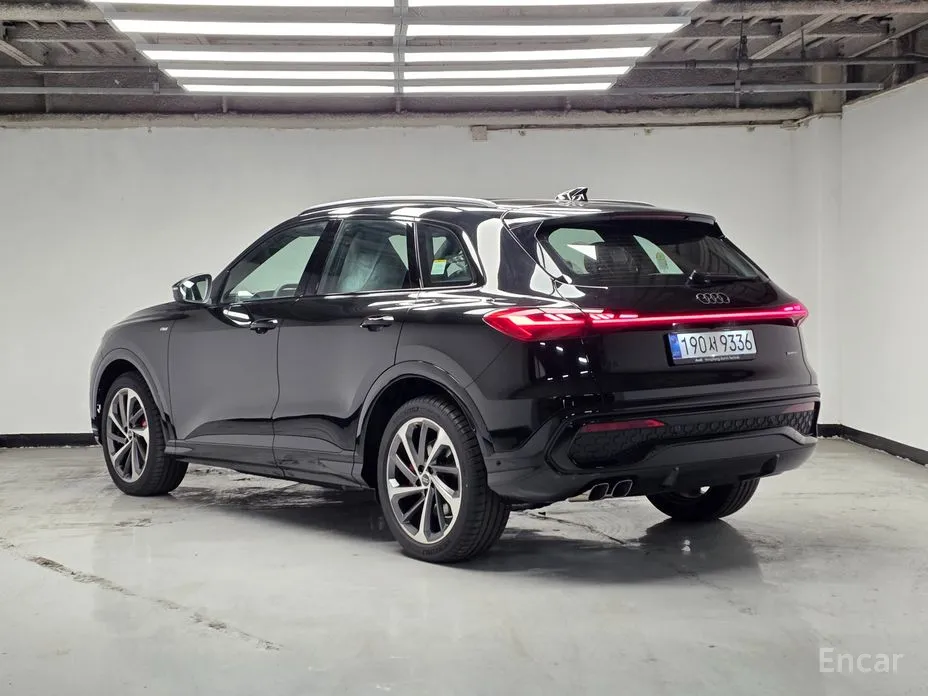 Audi Q5 2025 40 TDI Quattro S Line Black Edition