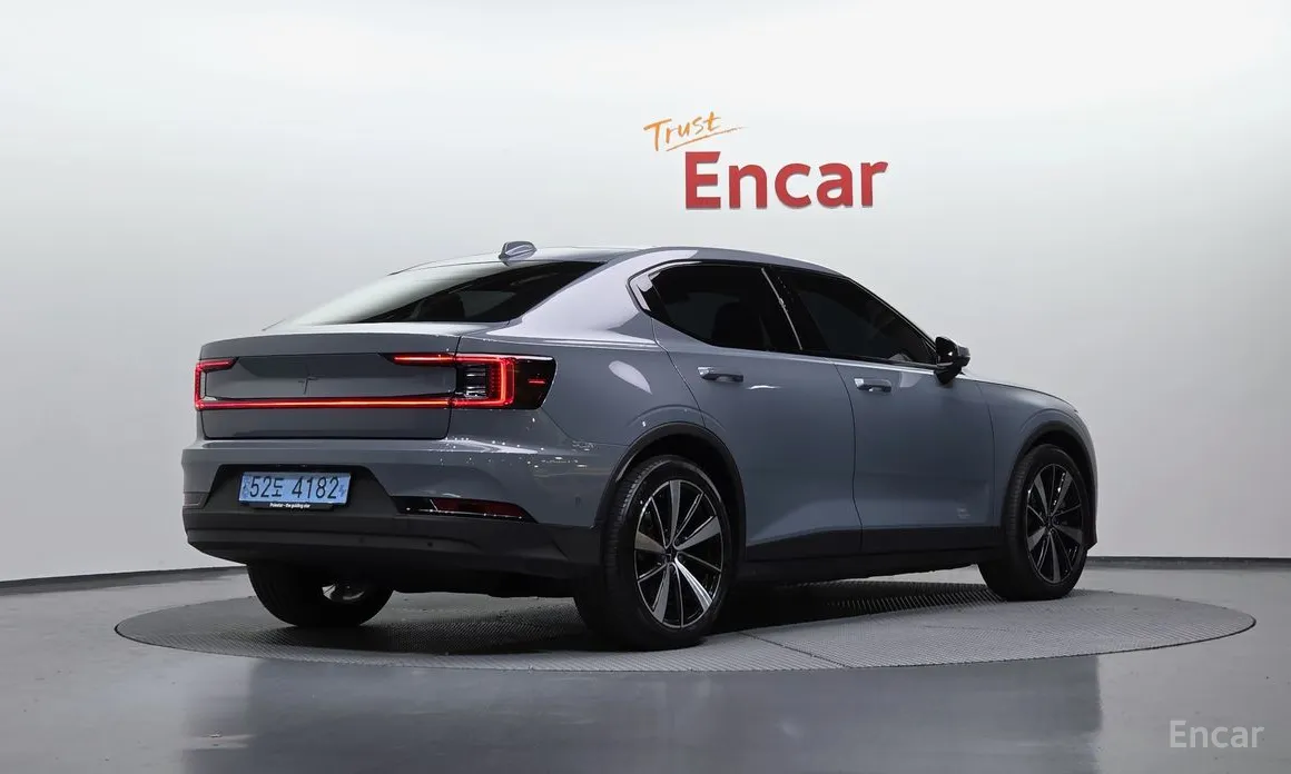 Фото 2 - Polestar 2