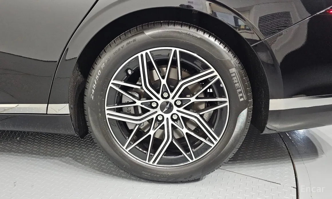 Фото 21 - Genesis G90