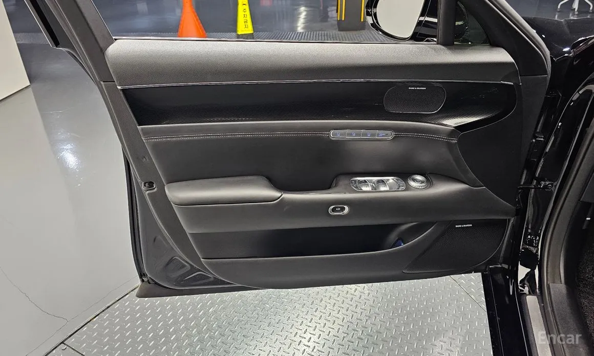 Фото 24 - Genesis G90