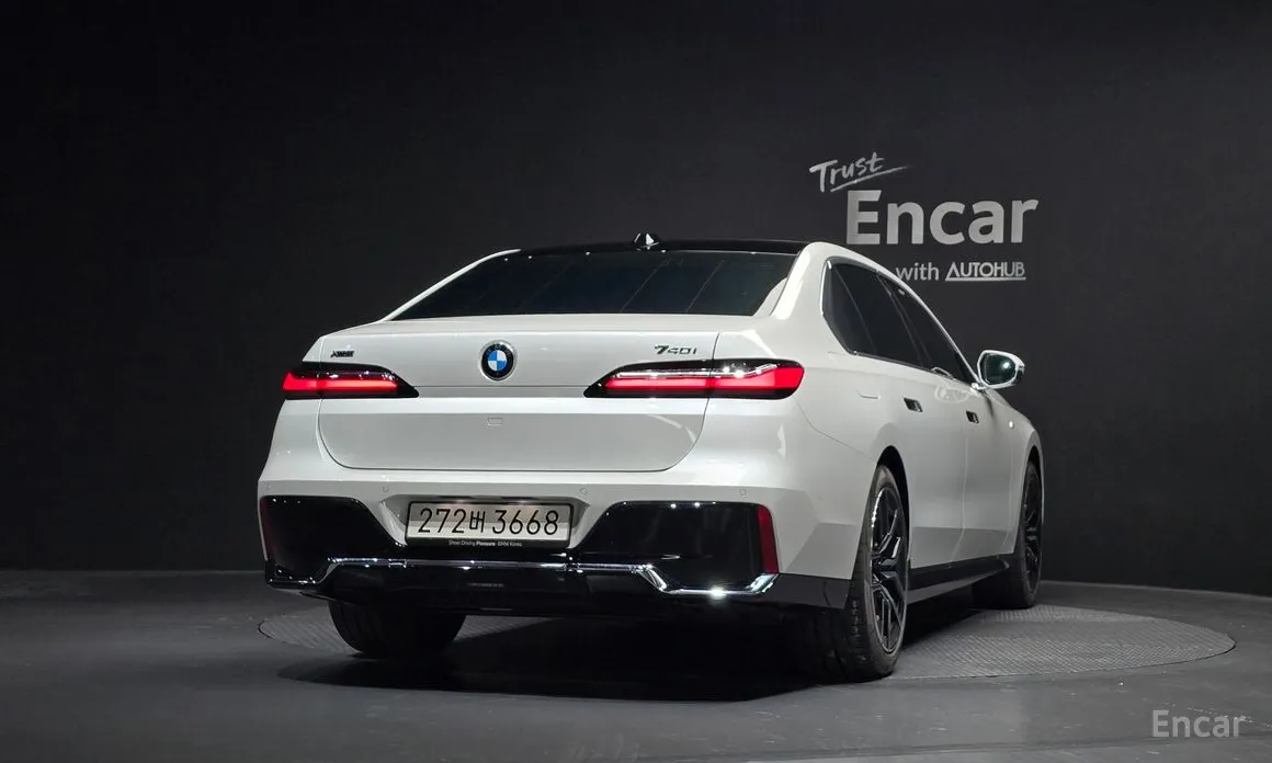 BMW 7 Series 2022 740i xDrive M Sport