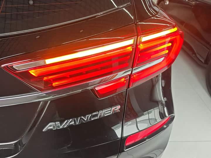 Photo 8 - Honda Avancier