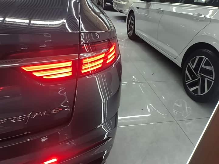 Фото 8 - Geely Preface