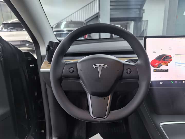 Zdjęcie 8 - Tesla Model Y
