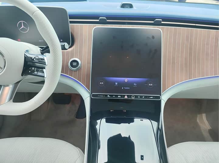 Photo 8 - Mercedes-Benz EQE SUV