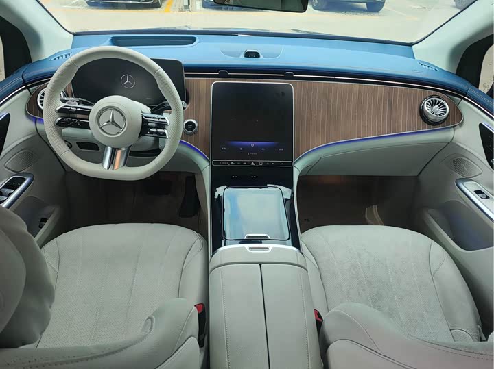 Photo 9 - Mercedes-Benz EQE SUV