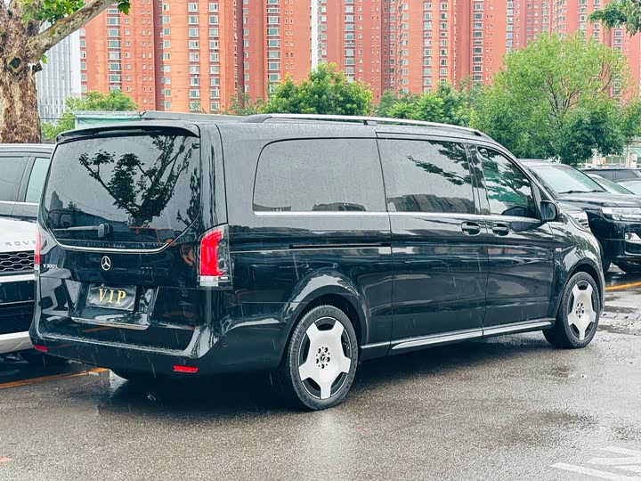 Mercedes-Benz V-Class 2024 2024款 V 300 L 长轴距豪华版