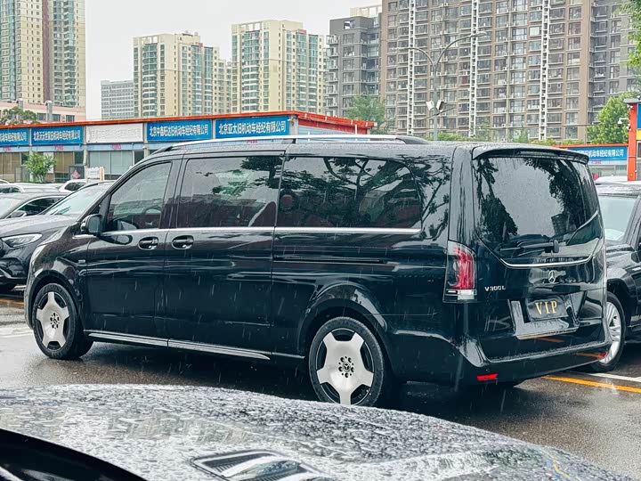 Mercedes-Benz V-Class 2024 2024款 V 300 L 长轴距豪华版