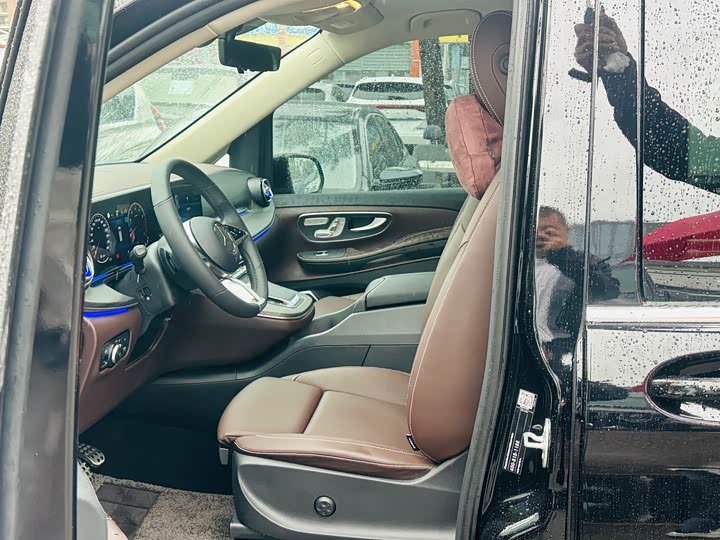 Mercedes-Benz V-Class 2024 2024款 V 300 L 长轴距豪华版