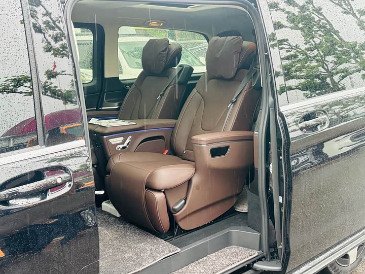 Mercedes-Benz V-Class 2024 2024款 V 300 L 长轴距豪华版