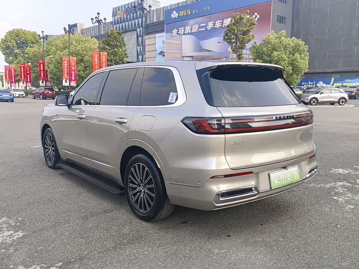 Фото 7 - Geely Galaxy M9