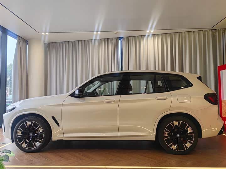 2024 BMW iX3