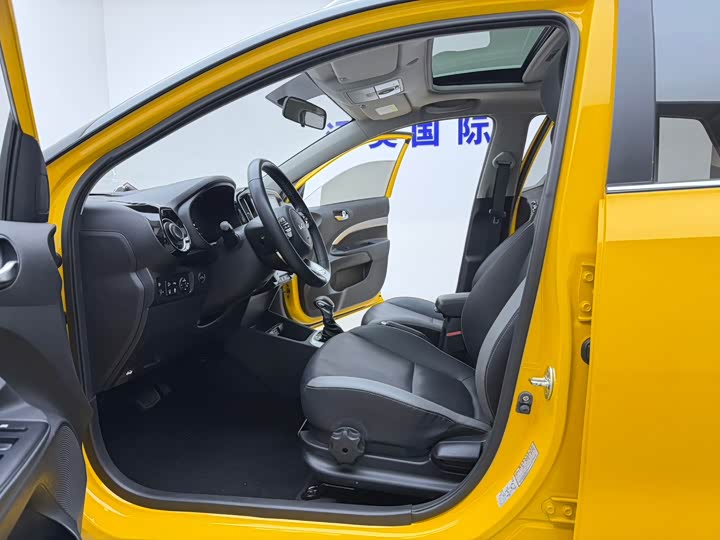Kia KX1 2021 2021款 1.4L CVT趣享天窗款