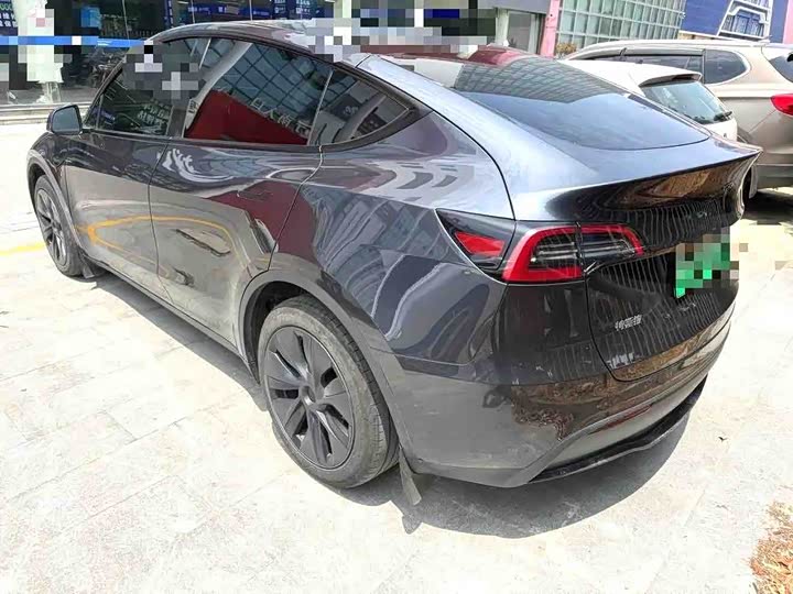 Photo 3 - Tesla Model Y