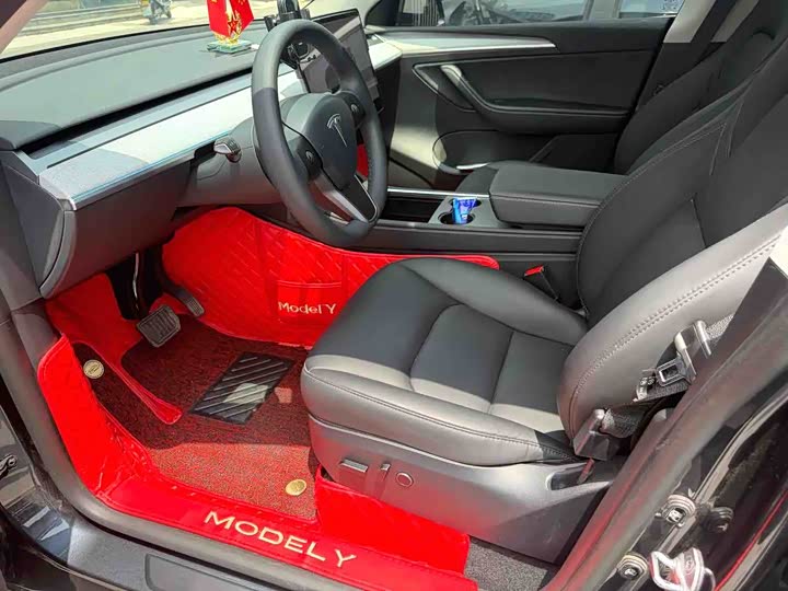 Photo 4 - Tesla Model Y
