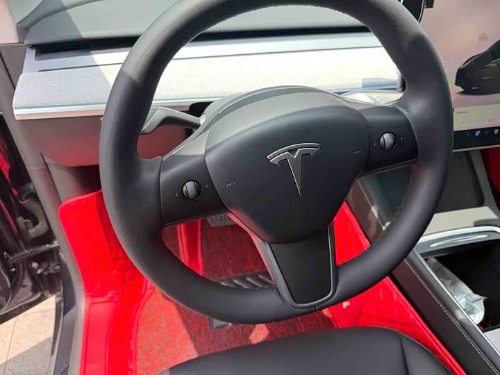 Photo 5 - Tesla Model Y