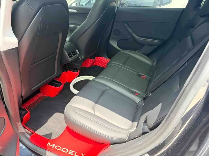 Photo 7 - Tesla Model Y