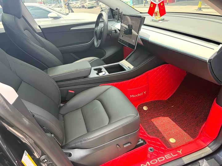 Photo 9 - Tesla Model Y