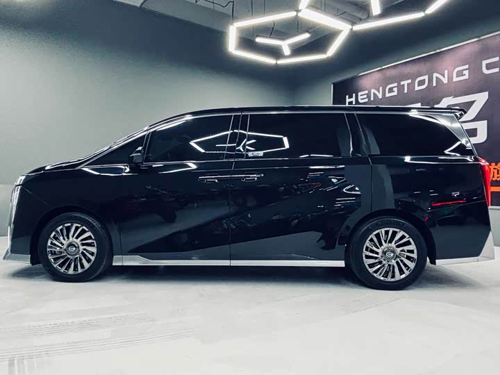 Фото 2 - GAC Trumpchi M8