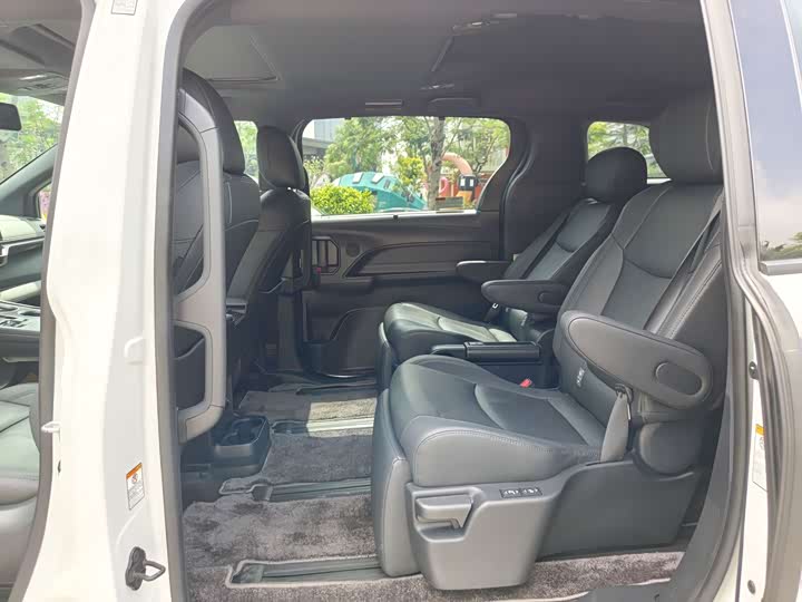صورة 9 - Toyota Sienna