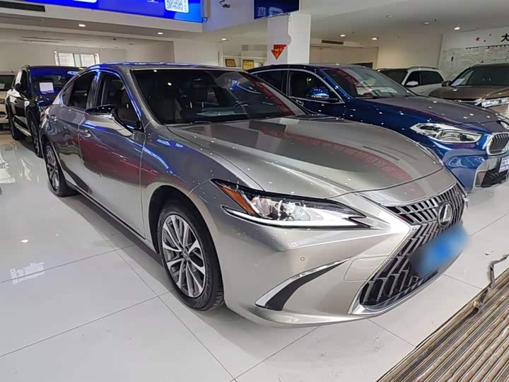 Фото 4 - Lexus ES