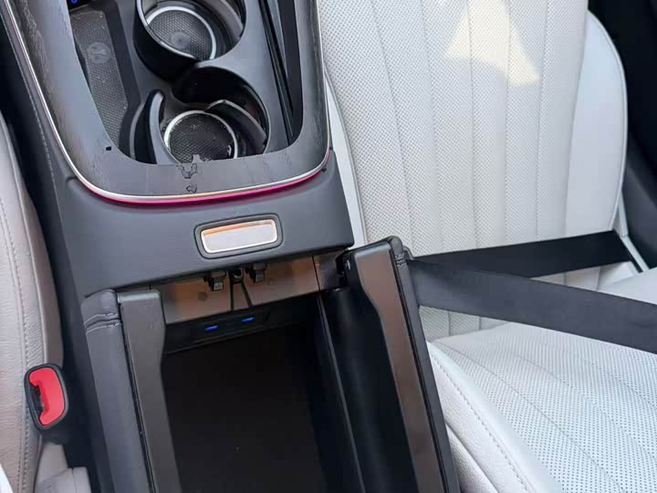 Photo 8 - Mercedes-Benz E-Class Hybrid