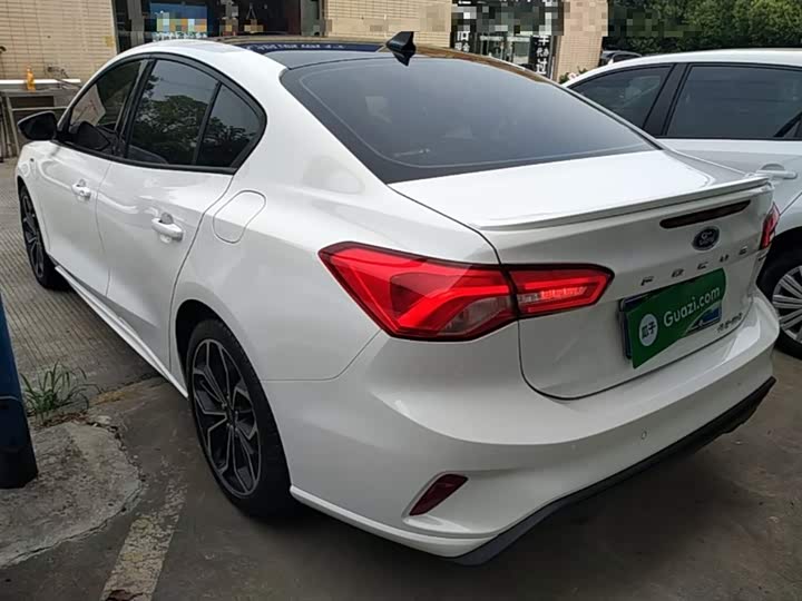 Ford Focus 2021 2021款 三厢 EcoBoost 180 自动ST Line