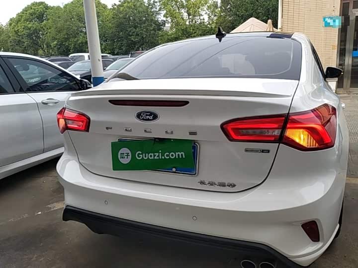 Ford Focus 2021 2021款 三厢 EcoBoost 180 自动ST Line