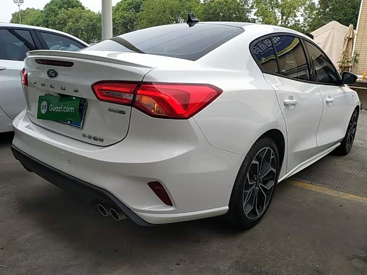 Ford Focus 2021 2021款 三厢 EcoBoost 180 自动ST Line