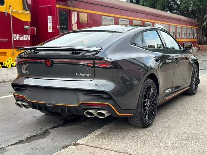 Changan UNI-V 2025 2025款 第三代 1.5T 500Bar尊贵型