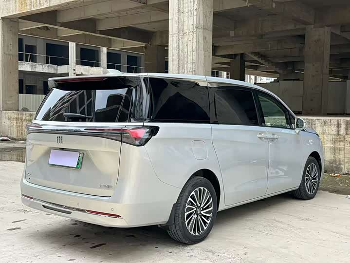 Фото 9 - Buick GL8 Hybrid