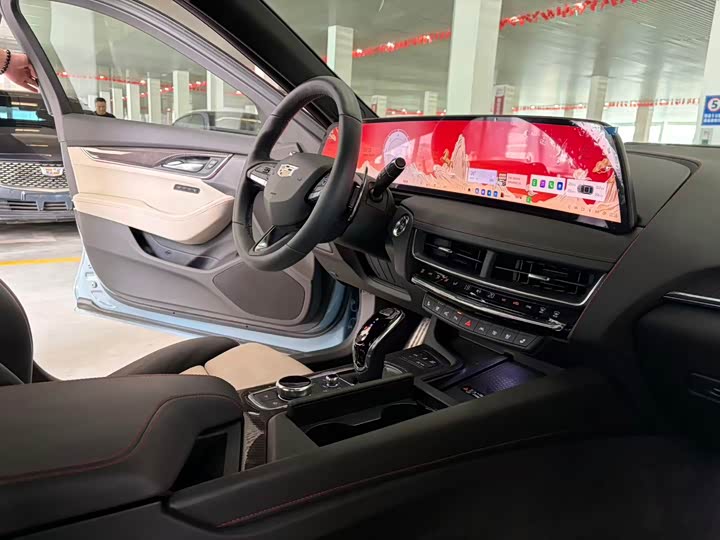 Cadillac CT5 2025 2025款 28T 赛道性能版+巅峰赛道选装包