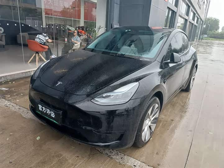 Zdjęcie 2 - Tesla Model Y