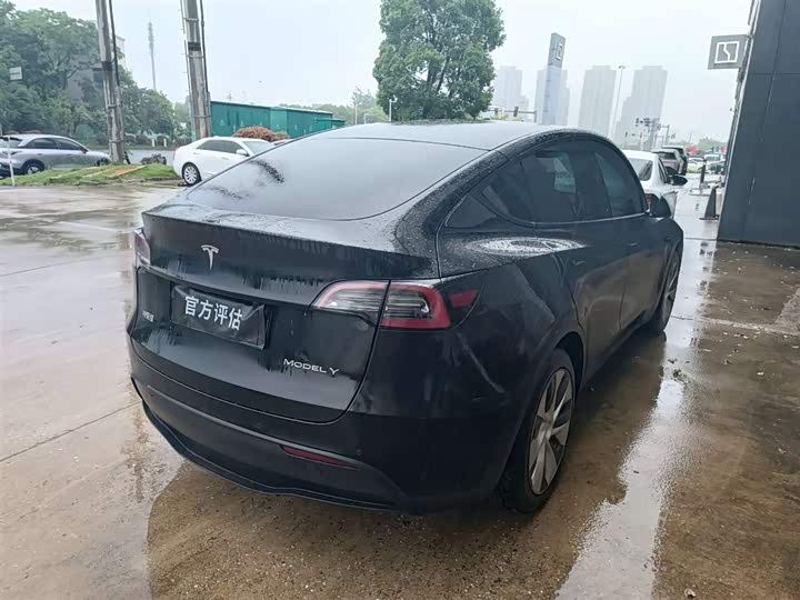 Zdjęcie 3 - Tesla Model Y