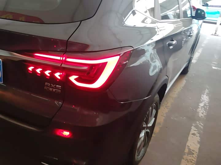 Фото 8 - Roewe RX5