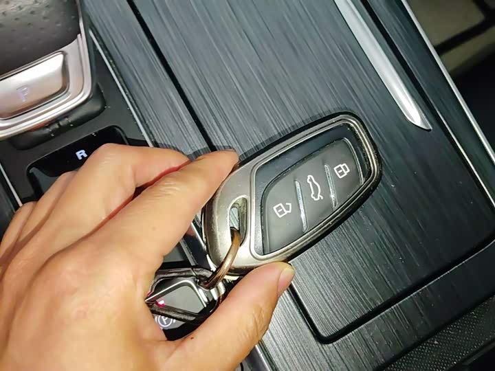 Фото 9 - Roewe RX5