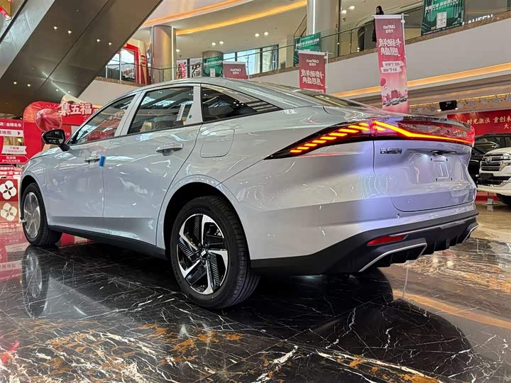 Geely Galaxy L6 2025 2025款 EM-i 140km 探索+版